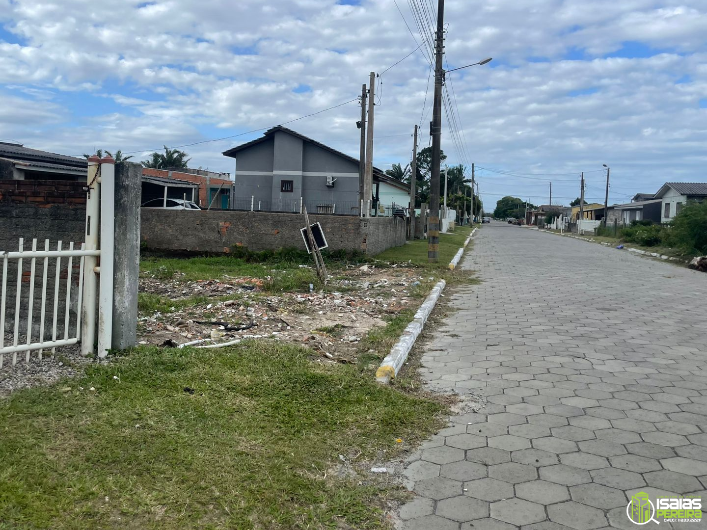 VENDE-SE CASA – BALNEÁRIO ARROIO DO SILVA/SC Bairro Centro – Forqueta