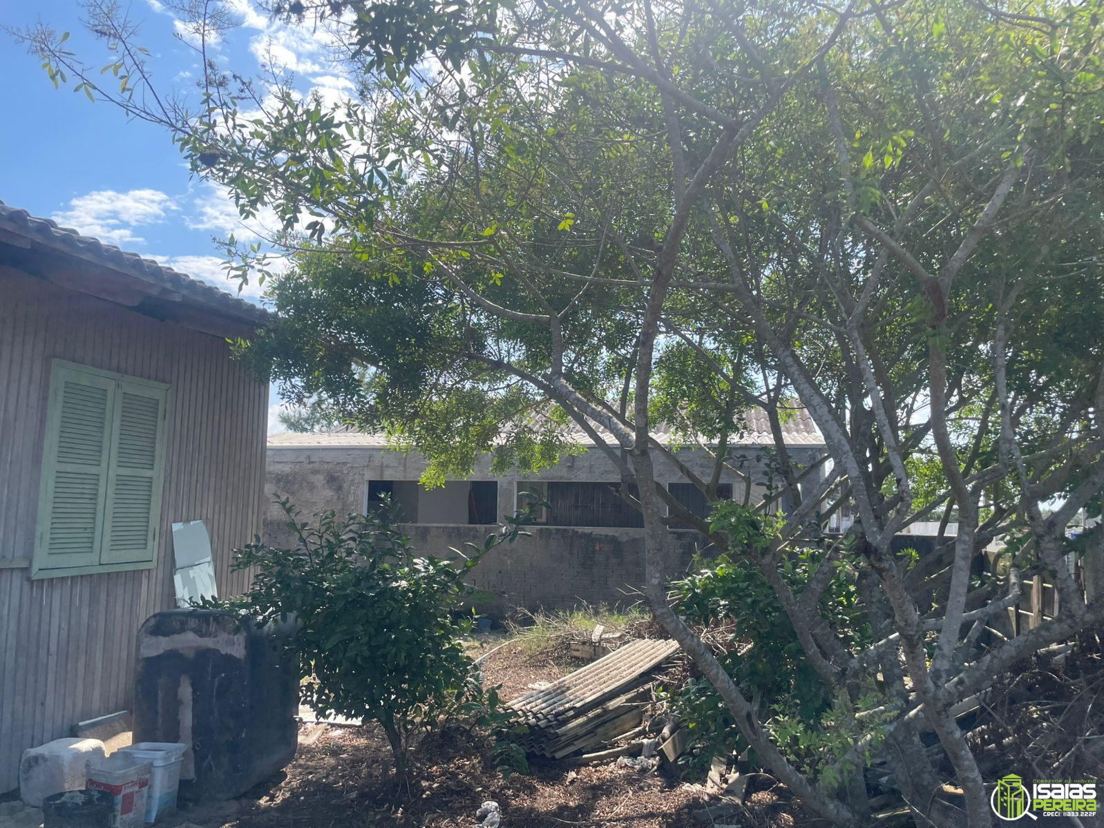 Vende-se casa mista em construção para reforma em Balneário Arroio do Silva – SC