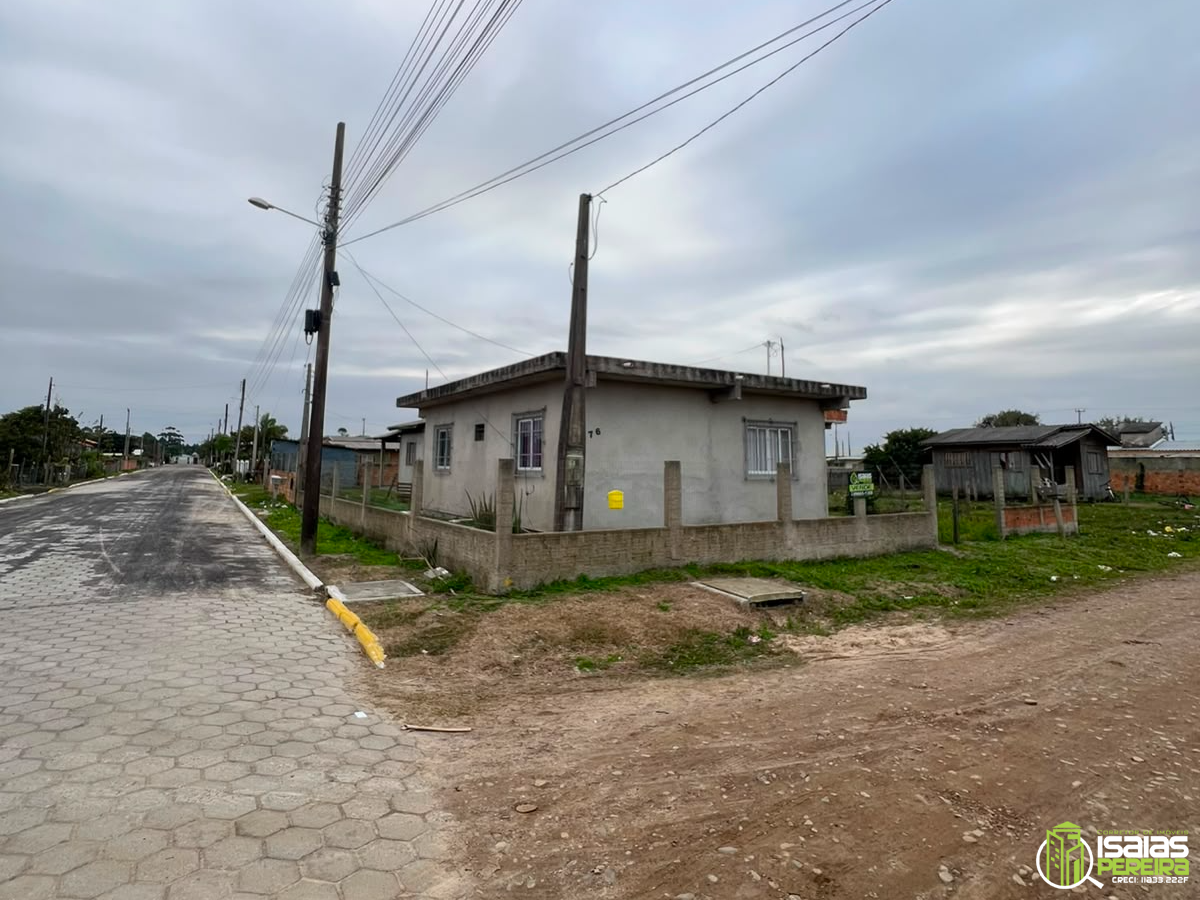 VENDE-SE CASA DE ESQUINA NA PRAIA DE BALNEARIO ARROIO DO SILVA-SC