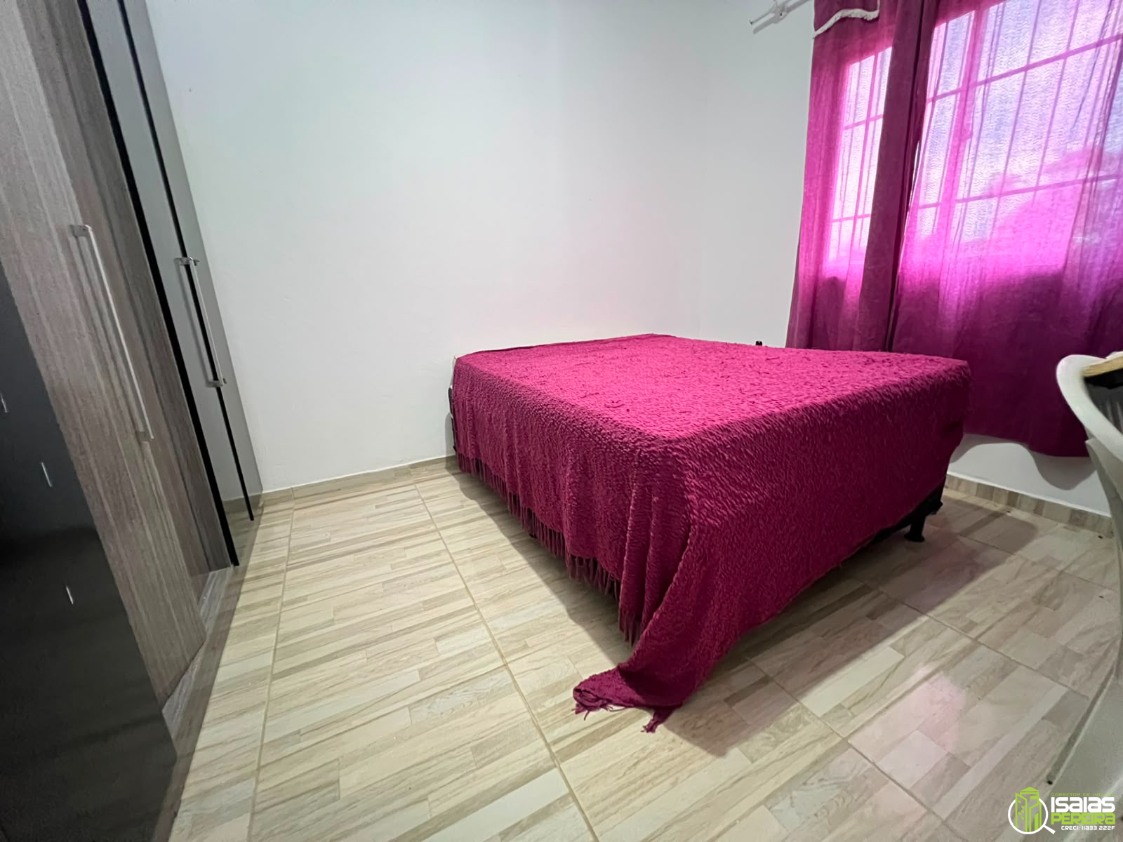 VENDE-SE CASA DE ESQUINA NA PRAIA DE BALNEARIO ARROIO DO SILVA-SC